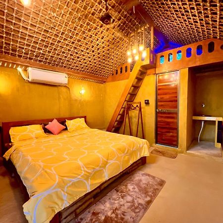 La Pahi Palace- Banquet And Resort Sakri East Bagian luar foto