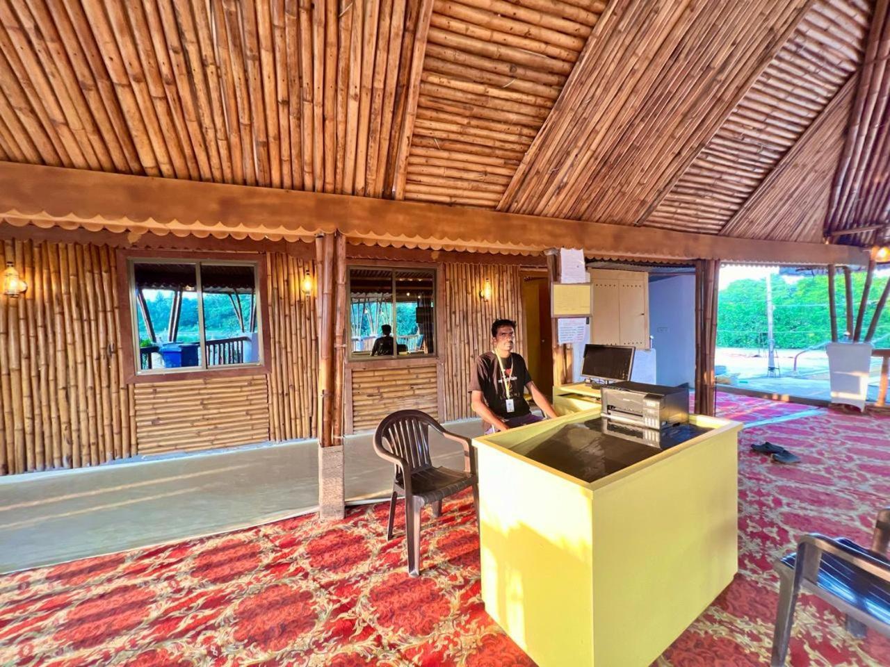 La Pahi Palace- Banquet And Resort Sakri East Bagian luar foto