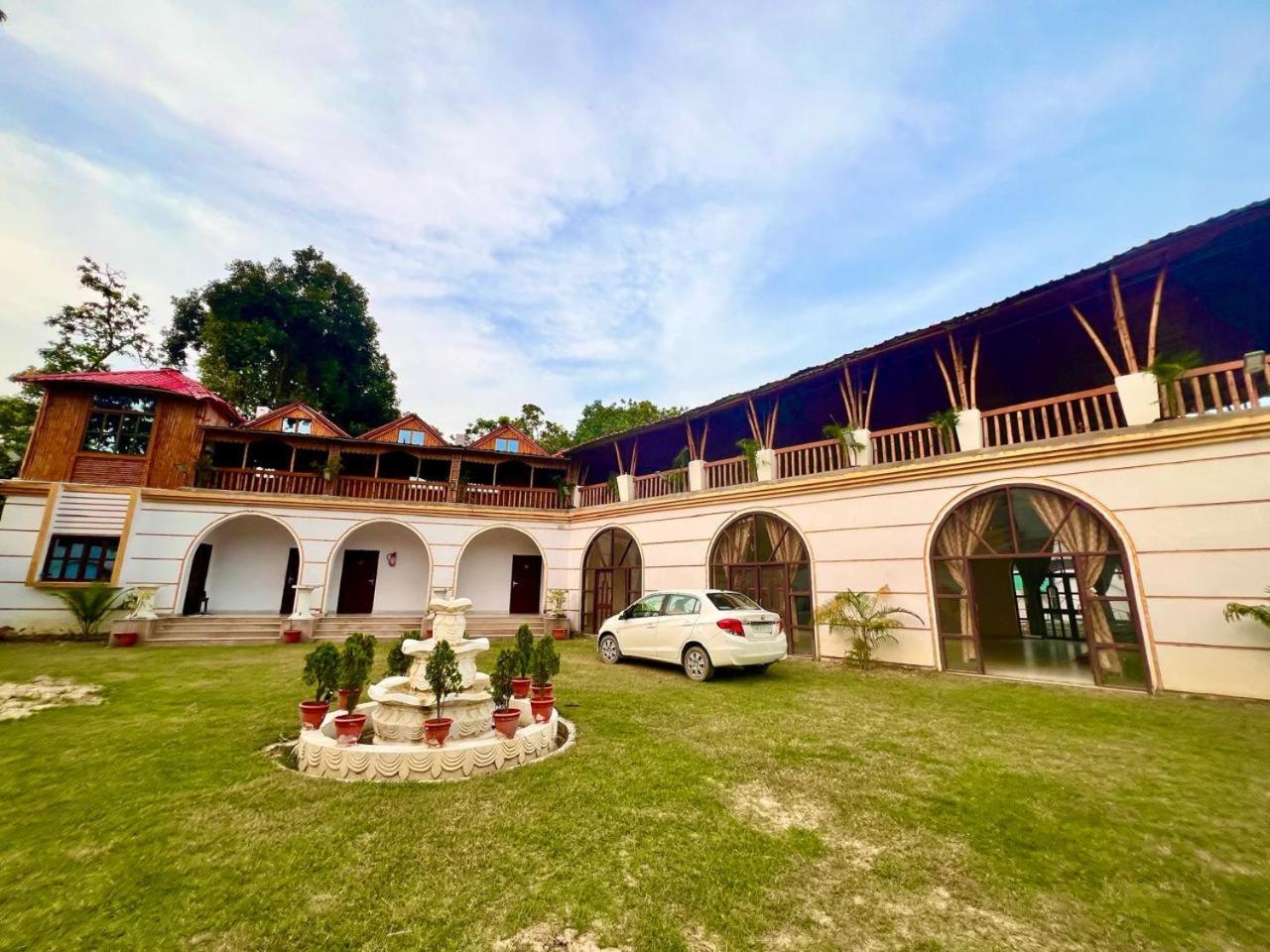 La Pahi Palace- Banquet And Resort Sakri East Bagian luar foto