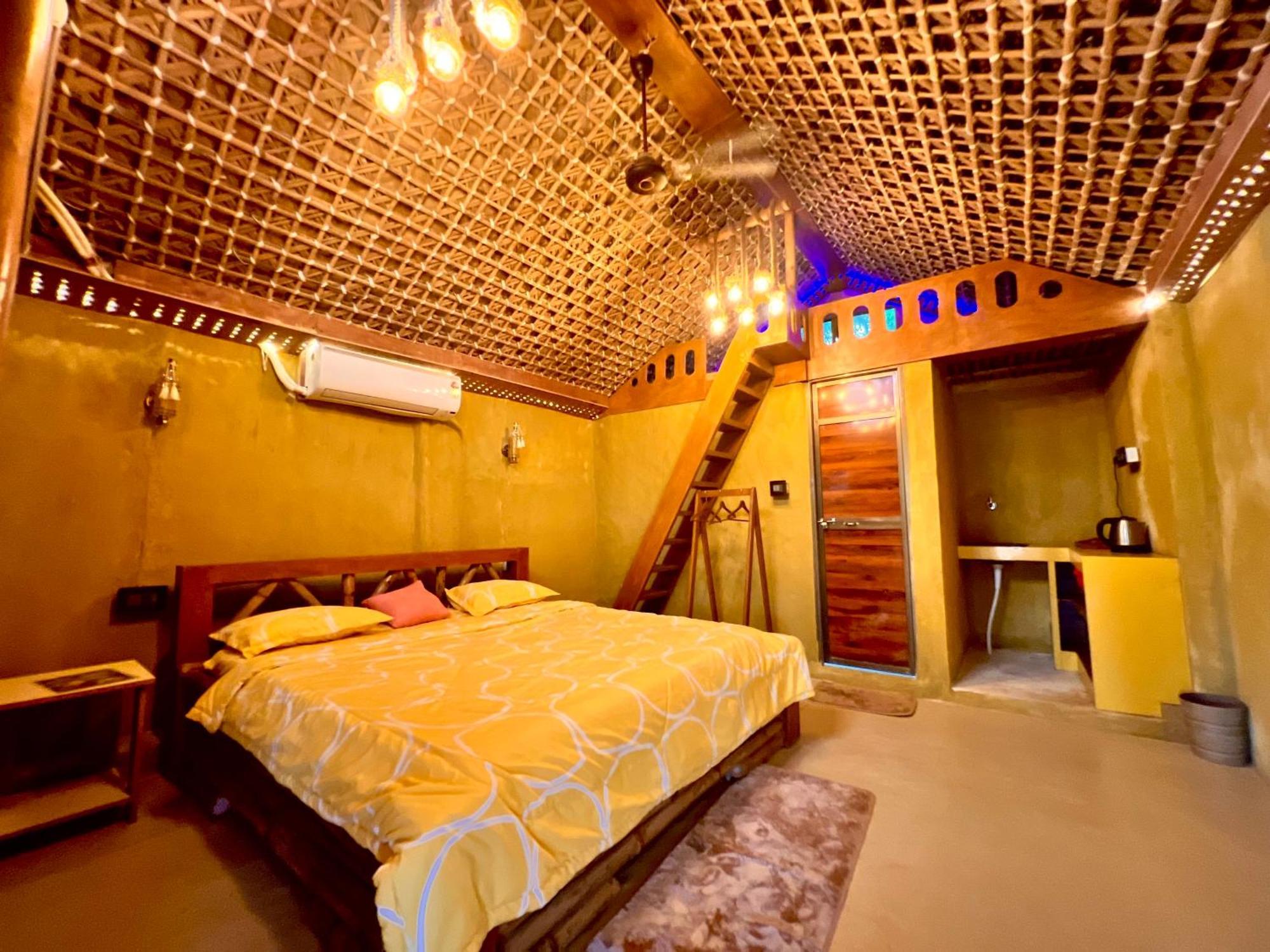 La Pahi Palace- Banquet And Resort Sakri East Bagian luar foto