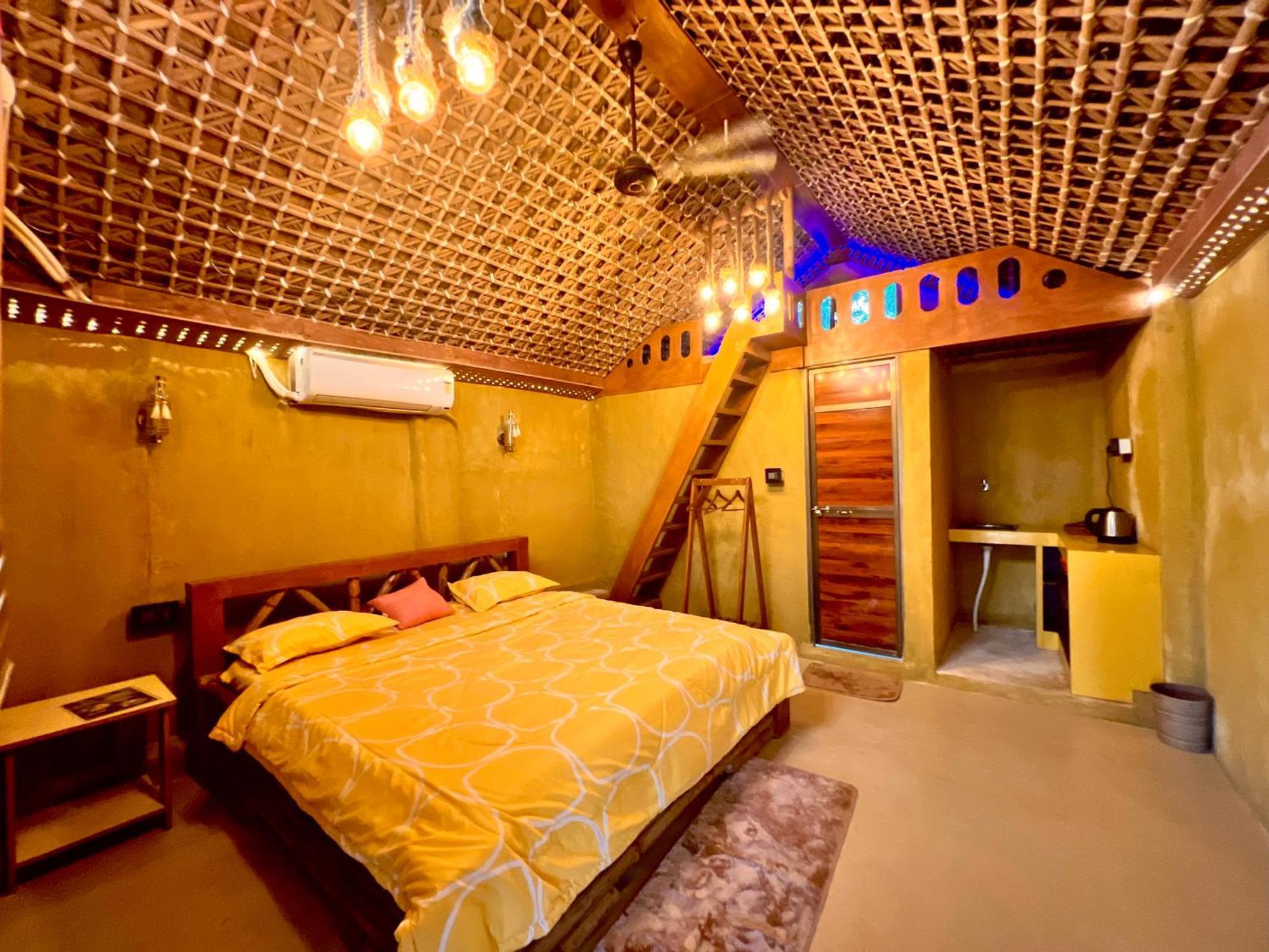 La Pahi Palace- Banquet And Resort Sakri East Bagian luar foto